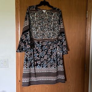 Beautiful dress with bell sleeves and embroidery detail